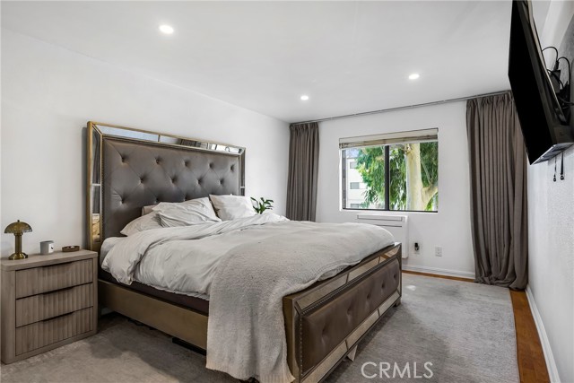 Detail Gallery Image 8 of 17 For 18530 Hatteras St #213,  Tarzana,  CA 91356 - 2 Beds | 2 Baths