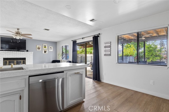 7209 Copper Creek Way, Bakersfield CA: https://media.crmls.org/medias/5583e765-5e22-4718-8d74-c2d6f0e0954d.jpg