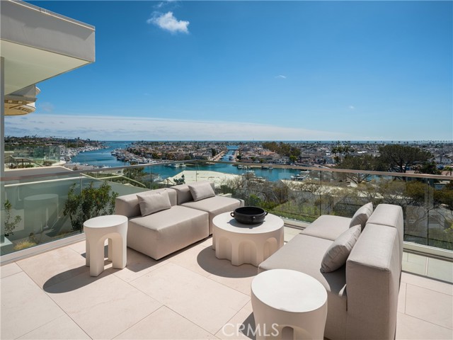 Detail Gallery Image 15 of 46 For 1119 Dolphin, Corona Del Mar,  CA 92625 - 5 Beds | 8 Baths