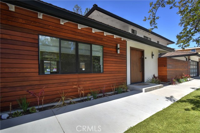 4751 Del Moreno Drive, Woodland Hills CA: https://media.crmls.org/medias/55850c01-5c32-4c49-8d50-bc39c461fba0.jpg