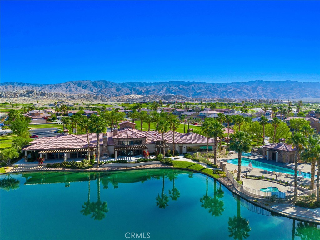 https://media.crmls.org/medias/558557b1-d20f-4f24-b6e1-cfc219069f52.jpg?preset=X-Large