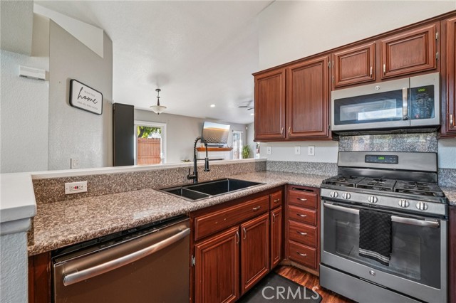 Detail Gallery Image 17 of 57 For 10374 Crossing Green, Moreno Valley,  CA 92557 - 3 Beds | 2 Baths