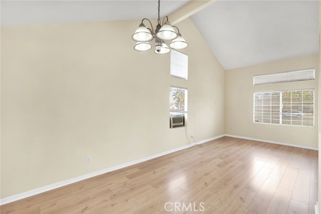 Detail Gallery Image 14 of 66 For 12734 Trotters Ln, Victorville,  CA 92392 - 3 Beds | 3 Baths