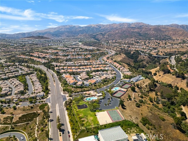 19900 Mariposa Creek Way Way, Porter Ranch CA: https://media.crmls.org/medias/5586d324-6459-441a-b0f8-84d51ccba3a5.jpg