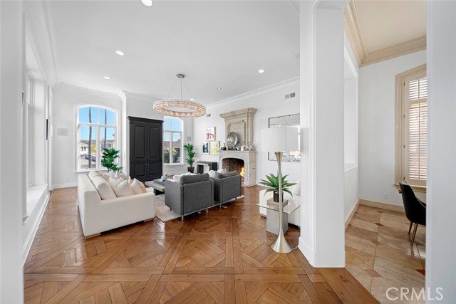 Detail Gallery Image 14 of 46 For 121 Emerald Bay, Laguna Beach,  CA 92651 - 5 Beds | 4/1 Baths