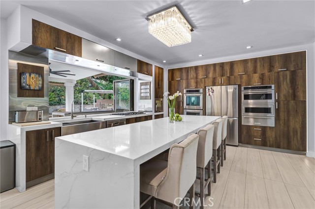 Detail Gallery Image 13 of 53 For 25432 Nottingham Ct, Laguna Hills,  CA 92653 - 5 Beds | 4/1 Baths