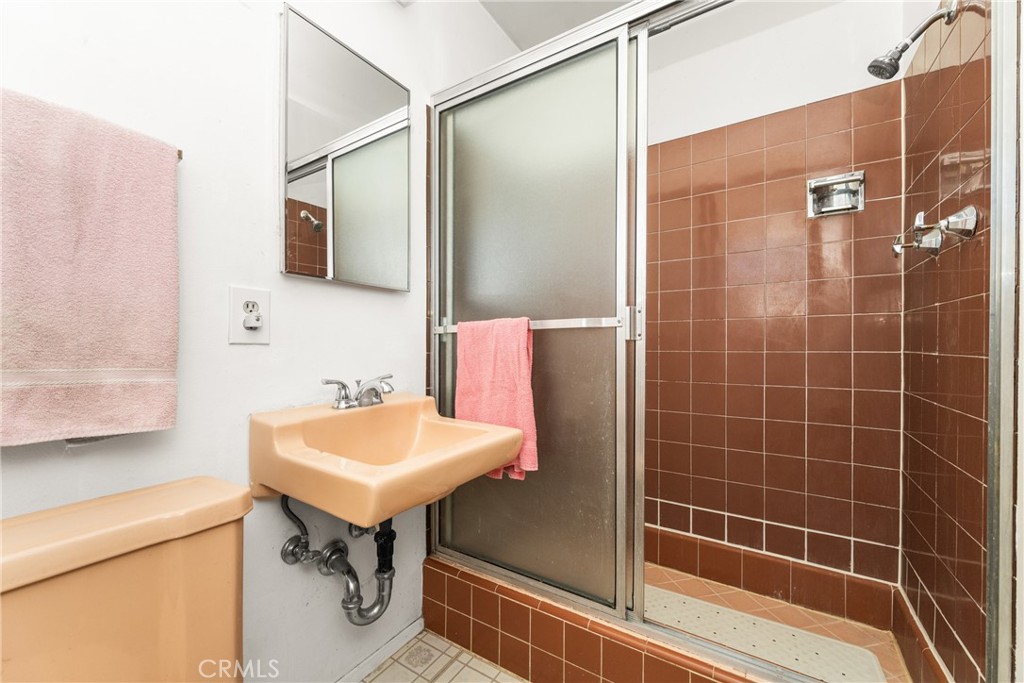 https://media.crmls.org/medias/5589cde0-5813-487c-9990-ef4bd516c493.jpg?preset=X-Large