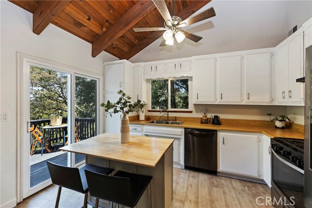 Detail Gallery Image 5 of 36 For 23746 Crest Forest, Crestline,  CA 92325 - 3 Beds | 2 Baths