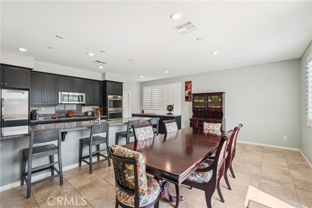 Detail Gallery Image 11 of 43 For 5371 Salt Bush Way, Fontana,  CA 92336 - 4 Beds | 3 Baths