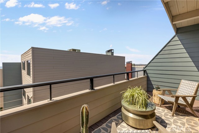 Detail Gallery Image 20 of 32 For 439 Camino De Las Colinas, Redondo Beach,  CA 90277 - 3 Beds | 2/1 Baths