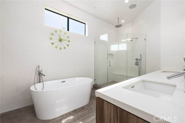 3660 Beethoven Street, Los Angeles CA: https://media.crmls.org/medias/558d8abc-2ea0-4e1a-bf2c-d197a342a228.jpg