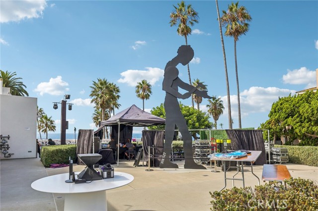357 Coast S Boulevard, La Jolla CA: https://media.crmls.org/medias/558df727-28f2-4120-a7e6-f6ca9d4df5c3.jpg