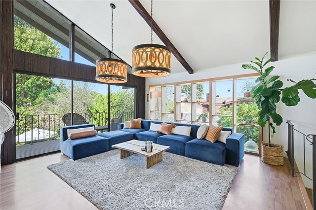 Detail Gallery Image 2 of 31 For 4805 E Colorado, Long Beach,  CA 90814 - 3 Beds | 3 Baths