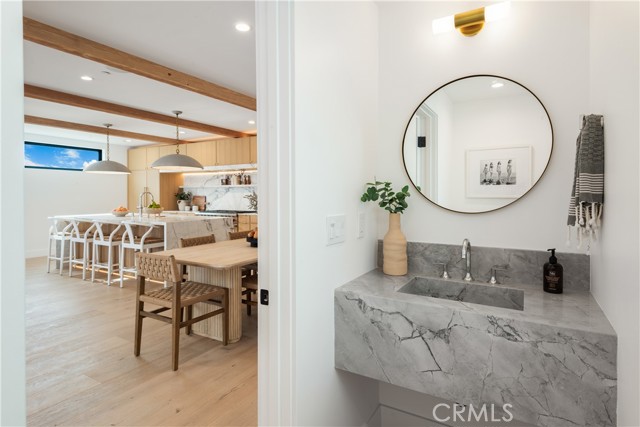 Detail Gallery Image 20 of 30 For 707 2nd St, Hermosa Beach,  CA 90254 - 4 Beds | 4/1 Baths