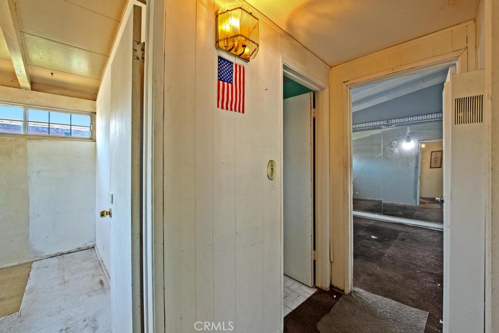 https://media.crmls.org/medias/558e5c82-6c54-4d04-a99d-ed8a6e23ff0f.jpg?preset=X-Large