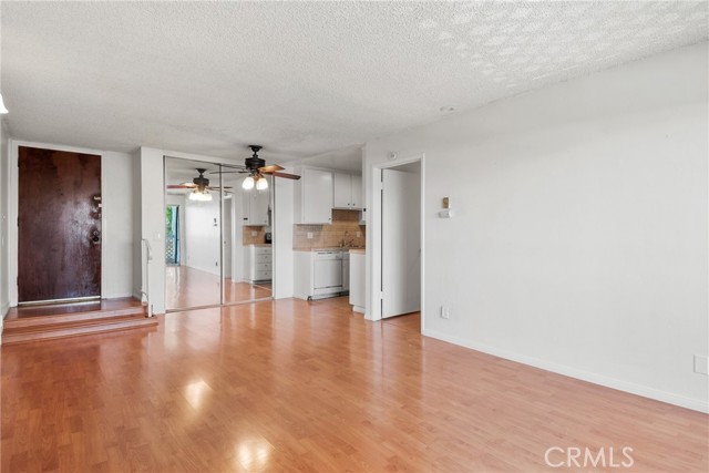 3565 Linden Avenue, Long Beach CA: https://media.crmls.org/medias/558e6d6e-d884-4a02-8e4e-0885f575f448.jpg