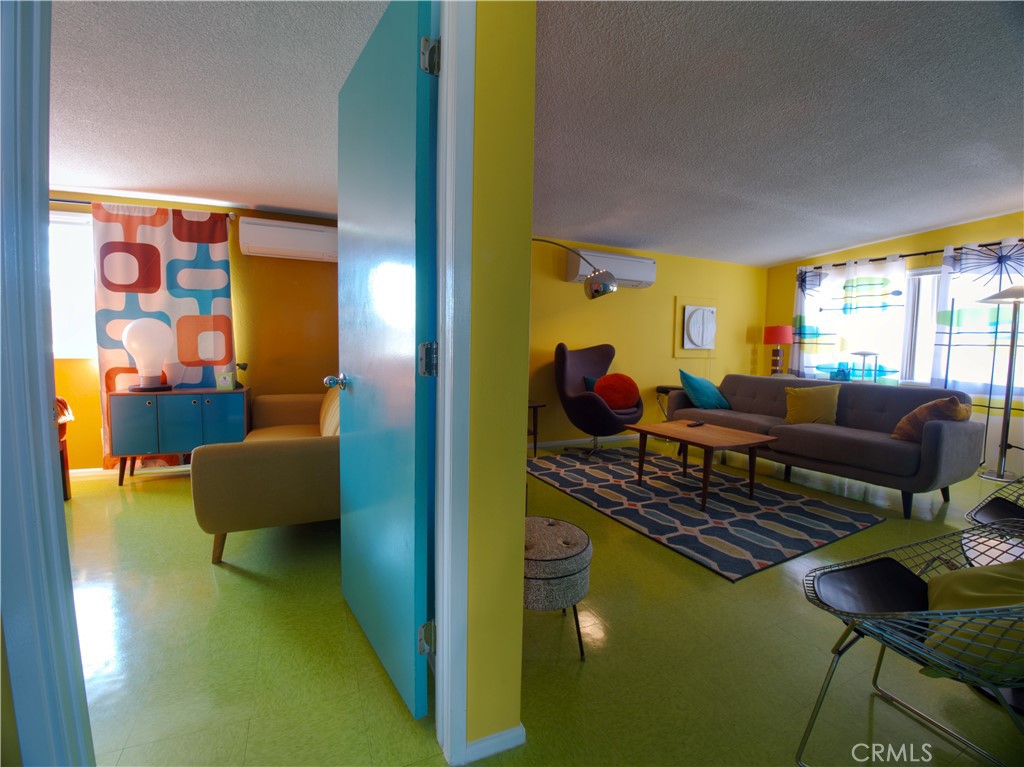 https://media.crmls.org/medias/558e8755-1eca-42d2-bf77-807171845610.jpg?preset=X-Large