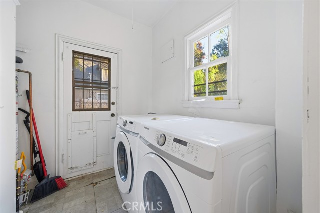 Detail Gallery Image 11 of 32 For 929 Descanso Dr, La Canada Flintridge,  CA 91011 - 3 Beds | 2 Baths