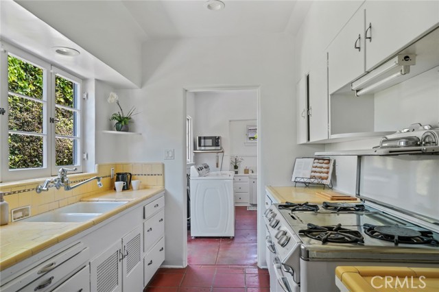 Detail Gallery Image 12 of 29 For 302 N Lima St, Burbank,  CA 91505 - 2 Beds | 2 Baths