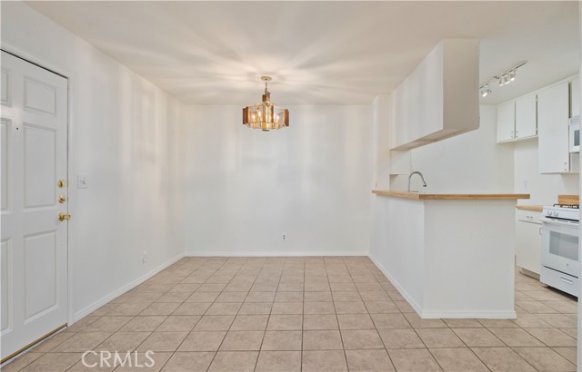 Detail Gallery Image 4 of 23 For 18645 Hatteras St #131,  Tarzana,  CA 91356 - 1 Beds | 1 Baths