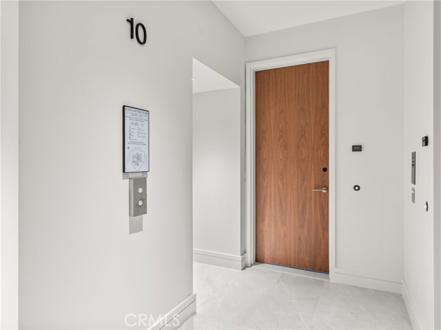 211 W Elm Court, Los Angeles CA: https://media.crmls.org/medias/558f97d5-56fb-4e1e-931a-10d8e04b9915.jpg