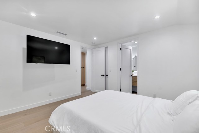 17072 Oak View Drive, Encino CA: https://media.crmls.org/medias/558fda6e-6d0d-4636-9405-fb2d2dd9a15b.jpg