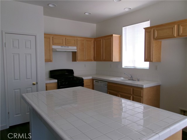 Detail Gallery Image 8 of 72 For 13380 Vista Verde St, Victorville,  CA 92392 - 4 Beds | 2 Baths