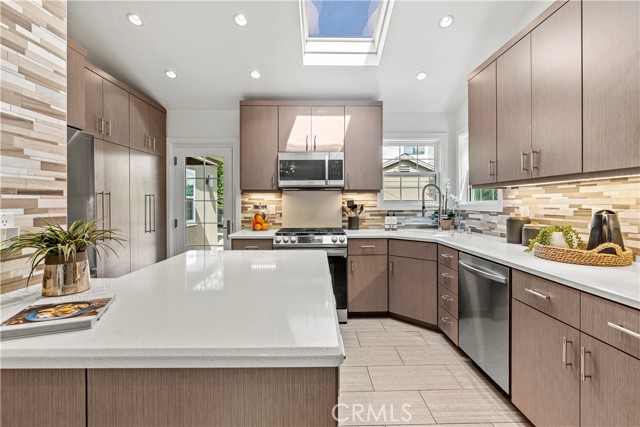 Detail Gallery Image 12 of 35 For 8963 Cynthia, West Hollywood,  CA 90069 - 2 Beds | 2 Baths