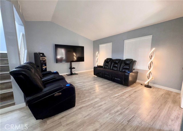 Detail Gallery Image 4 of 26 For 1725 W 3rd St #1,  Santa Ana,  CA 92703 - 3 Beds | 1/1 Baths