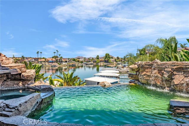 30420 Longhorn Drive, Canyon Lake CA: https://media.crmls.org/medias/5592b11c-d1d5-4767-9fe8-8cce50e4125d.jpg