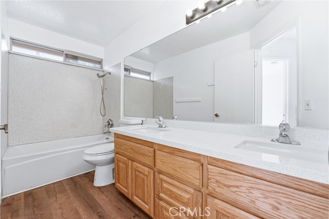 Detail Gallery Image 4 of 33 For 300 Mildred, Perris,  CA 92571 - 4 Beds | 2/1 Baths