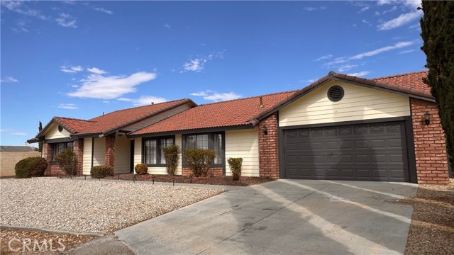 Detail Gallery Image 2 of 36 For 13677 Ivanpah, Apple Valley,  CA 92308 - 3 Beds | 2 Baths