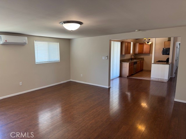 406 S Lowell Street, Covina CA: https://media.crmls.org/medias/5593a3d5-3609-4f4d-852b-91e92a21251e.jpg