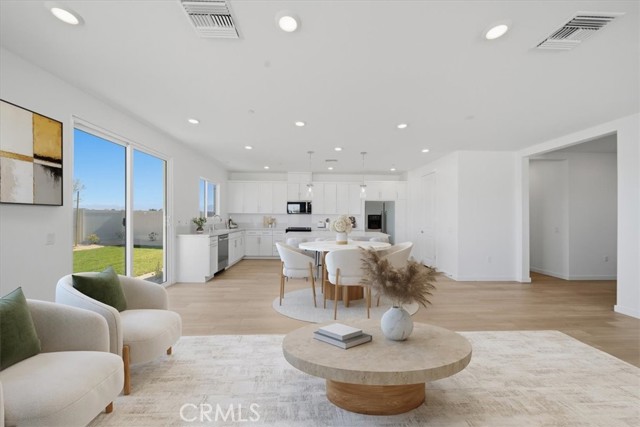 Detail Gallery Image 10 of 45 For 44258 Fleetwood Dr, Lancaster,  CA 93535 - 3 Beds | 2 Baths