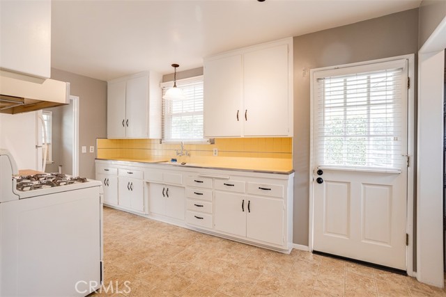 Detail Gallery Image 18 of 35 For 1906 Amber Ln, Burbank,  CA 91504 - 3 Beds | 1 Baths