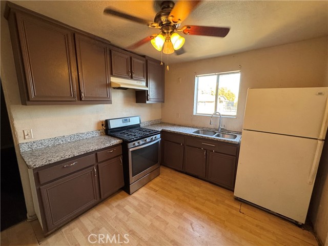 Detail Gallery Image 11 of 21 For 326 N Grant Ave, Corona,  CA 92882 - 2 Beds | 1 Baths