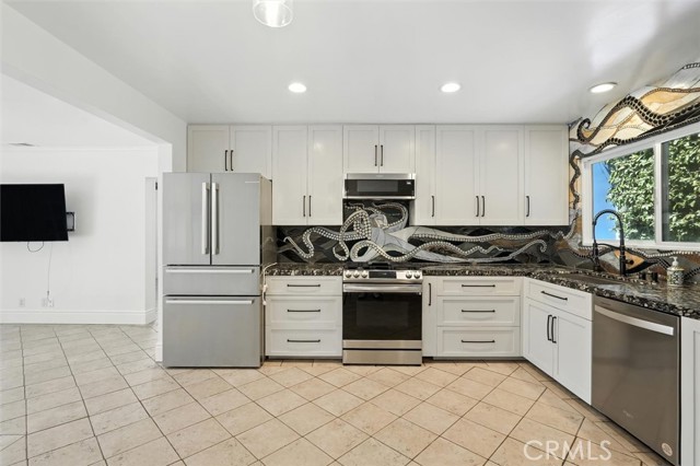 Detail Gallery Image 10 of 31 For 414 N Gertruda #B,  Redondo Beach,  CA 90277 - 3 Beds | 2 Baths