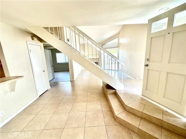 Detail Gallery Image 12 of 21 For 339 Deerfield Ave #20,  Irvine,  CA 92606 - 3 Beds | 2/1 Baths