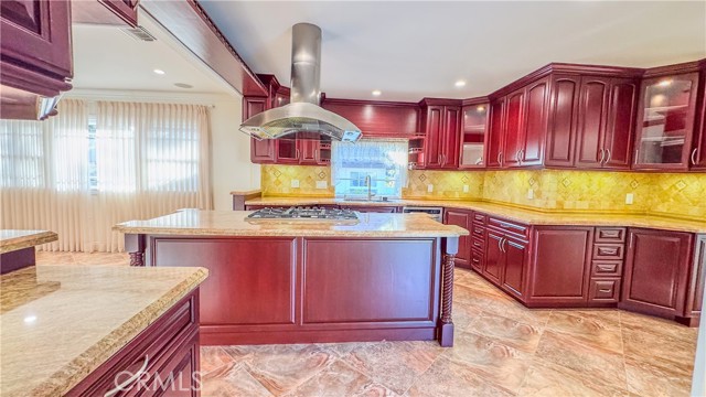 Detail Gallery Image 6 of 18 For 2741 E Glenoaks Bld, Glendale,  CA 91206 - 3 Beds | 2 Baths
