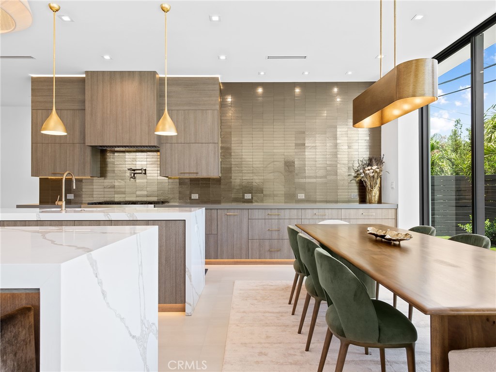 https://media.crmls.org/medias/5596a5cb-0181-4612-8632-85829307f2d7.jpg?preset=X-Large