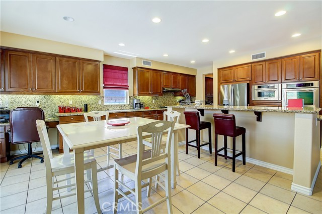 Detail Gallery Image 16 of 60 For 13033 Ridge Route Road, Riverside,  CA 92503 - 5 Beds | 4/1 Baths