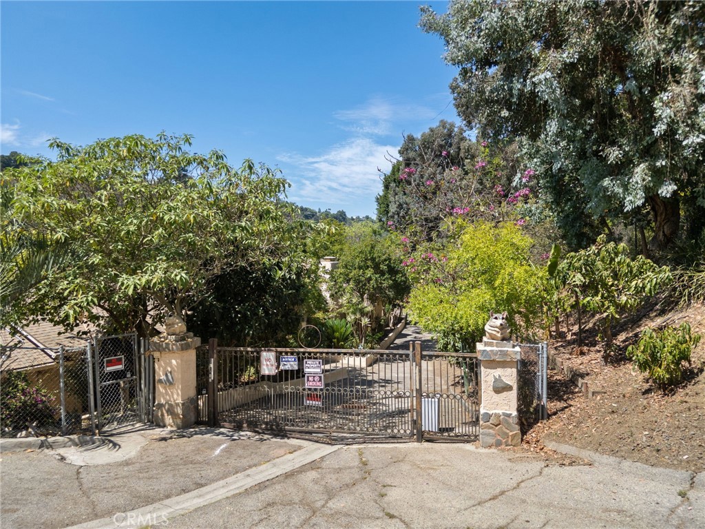 https://media.crmls.org/medias/5598f623-5522-4e4e-a5b4-55b8819ca016.jpg?preset=X-Large