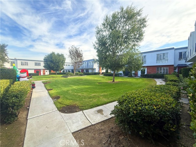 Detail Gallery Image 3 of 25 For 1974 W Glenoaks Ave #E,  Anaheim,  CA 92801 - 3 Beds | 2/1 Baths