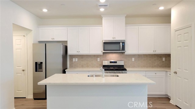 3943 E Carmel Privado, Ontario CA: https://media.crmls.org/medias/5599a573-a5fa-46b5-b8eb-dc8faa1ca1c6.jpg