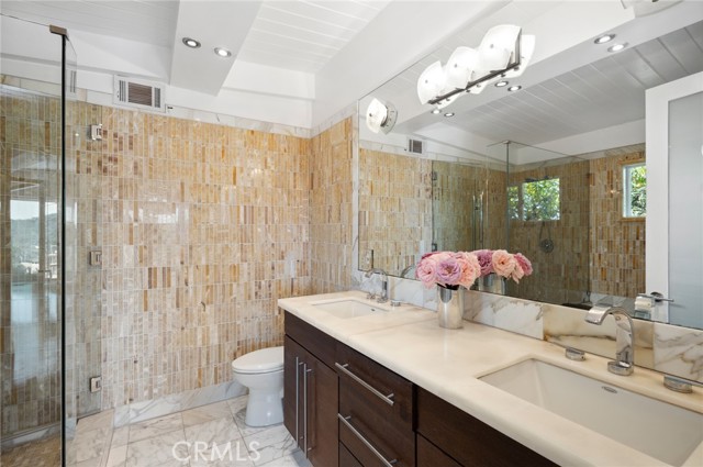 2085 Temple Hills Drive, Laguna Beach CA: https://media.crmls.org/medias/5599db8e-1b9a-4998-9bfb-b7535a38cfa9.jpg