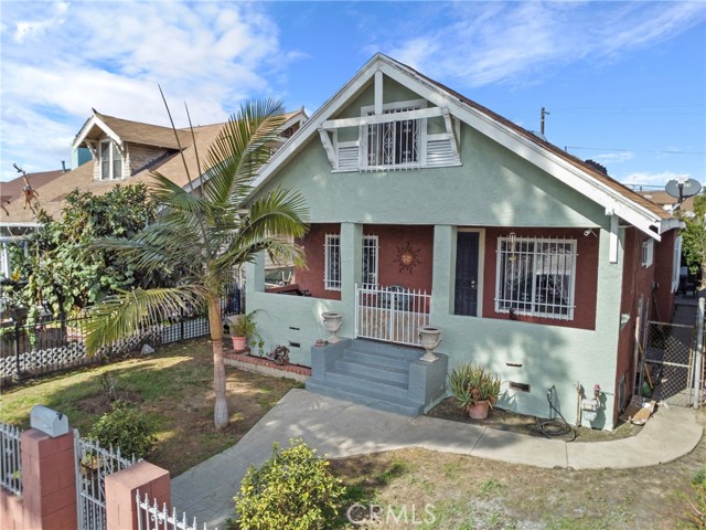 341 W 42nd St, Los Angeles CA: https://media.crmls.org/medias/559c012f-79ee-4262-99ad-c63a49cc7903.jpg