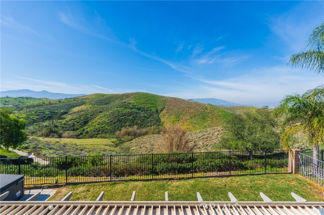 Image 19 of 43 For 17073 Spring Canyon