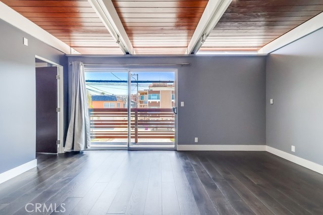6715 E Ocean Boulevard, Long Beach CA: https://media.crmls.org/medias/559c8cf3-1ab8-4b3e-a4b1-e4f56c474662.jpg