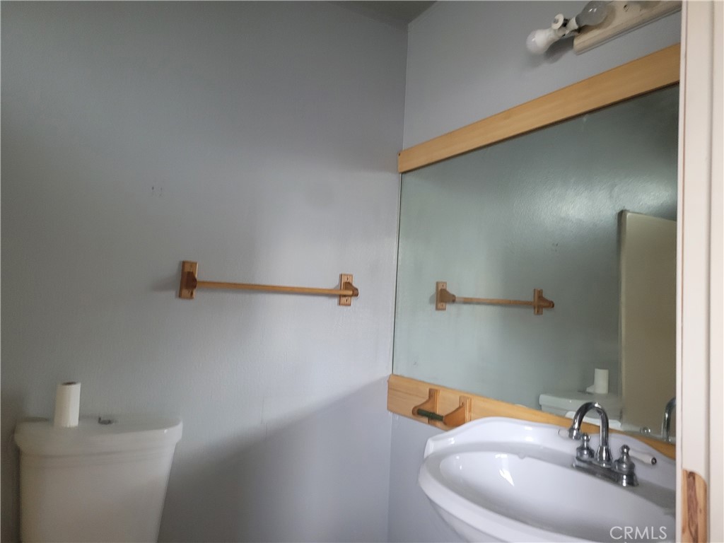 15515 Kiamichi Road, Apple Valley, CA 92307