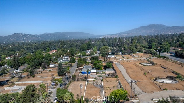2441 El Molino Avenue, Altadena CA: https://media.crmls.org/medias/559f25fa-687f-4562-adbe-29cd39e4a9ae.jpg